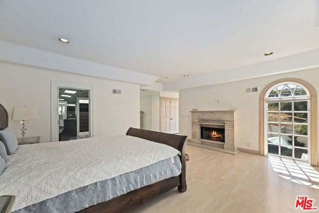 14330 Mulholland Drive, Los Angeles, CA 90077 — photo 16 of 32