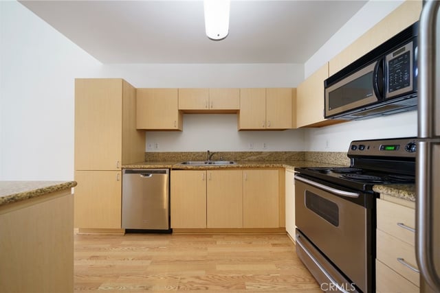 630 W 6th 616, Los Angeles, CA 90017 — photo 11 of 25