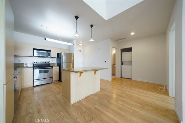 630 W 6th 616, Los Angeles, CA 90017 — photo 12 of 25