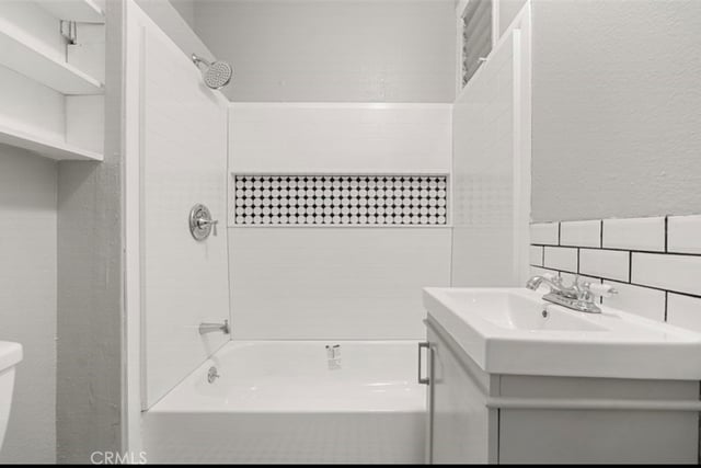 2121 James M Wood Boulevard 221, Los Angeles, CA 90006 — photo 10 of 26