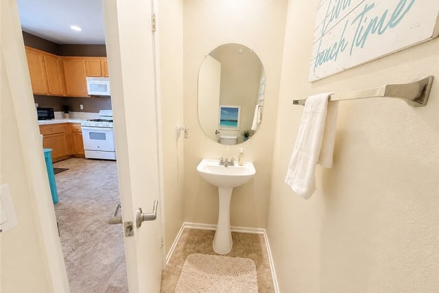 292 Edgemire Lane, Simi Valley, CA 93065 — photo 11 of 40