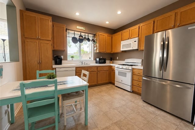 292 Edgemire Lane, Simi Valley, CA 93065 — photo 7 of 40