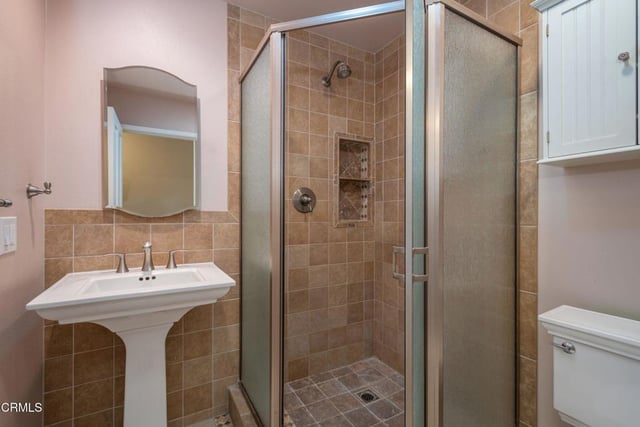942 Loma Vista Place, Santa Paula, CA 93060 — photo 15 of 33