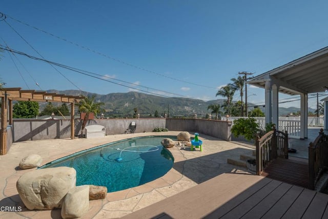 942 Loma Vista Place, Santa Paula, CA 93060 — photo 5 of 33