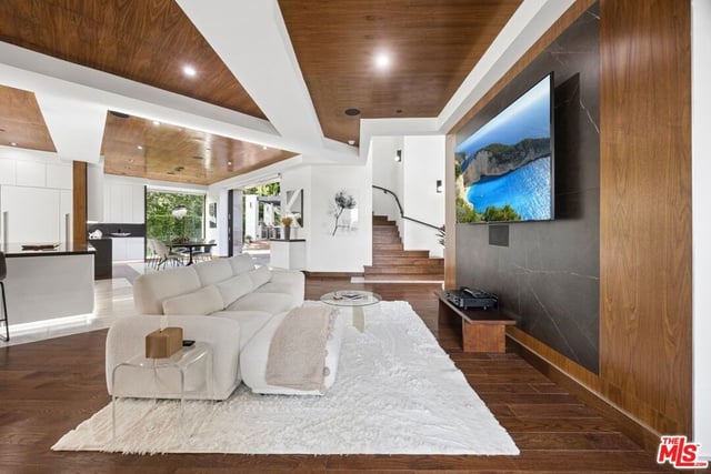 11075 W Sunset Boulevard, Los Angeles, CA 90049 — photo 14 of 29