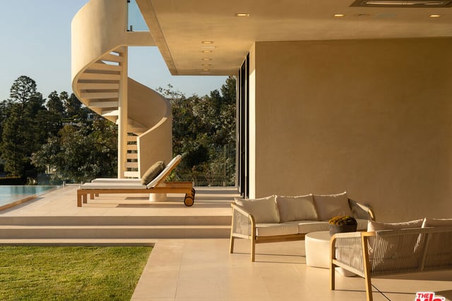 2700 Woodstock Road, Los Angeles, CA 90046 — photo 13 of 54