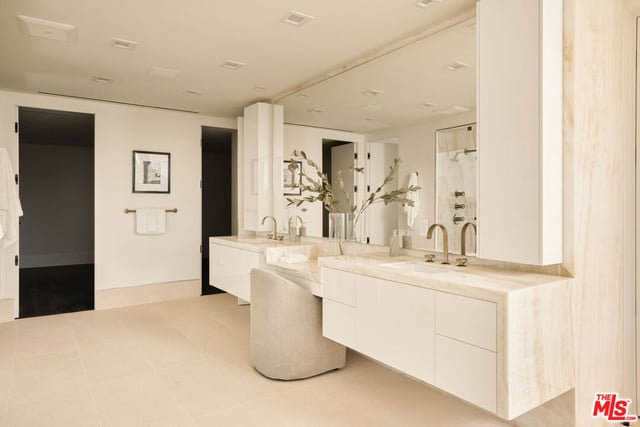 2700 Woodstock Road, Los Angeles, CA 90046 — photo 34 of 54