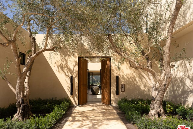 2700 Woodstock Road, Los Angeles, CA 90046 — photo 4 of 54
