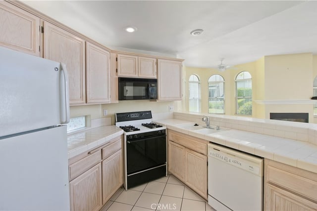 25554 Hemingway A, Stevenson Ranch, CA 91381 — photo 8 of 15