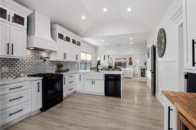 2330 W 29th Place, Los Angeles, CA 90018 — photo 7 of 21