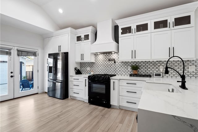 2330 W 29th Place, Los Angeles, CA 90018 — photo 8 of 21