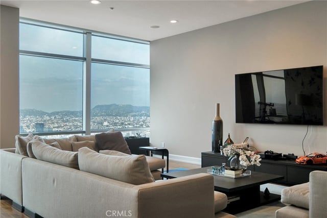 900 W Olympic Boulevard 45F, Los Angeles, CA 90015 — photo 11 of 37