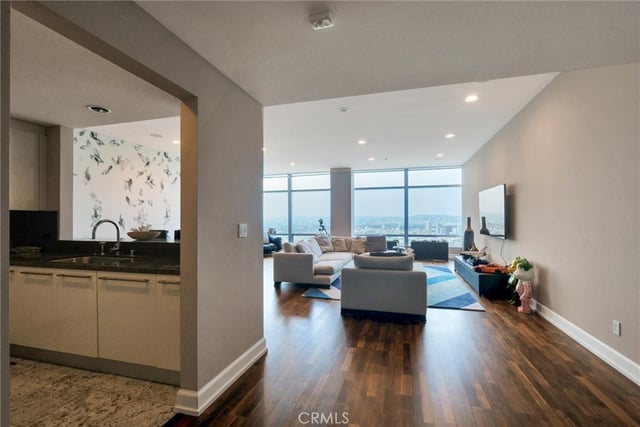 900 W Olympic Boulevard 45F, Los Angeles, CA 90015 — photo 4 of 37