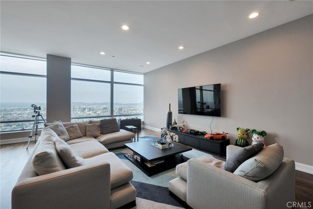 900 W Olympic Boulevard 45F, Los Angeles, CA 90015 — photo 8 of 37