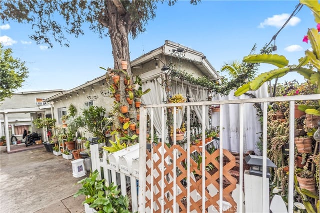 2424 West, Los Angeles, CA 90016 — photo 2 of 13