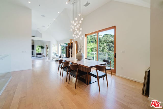 10110 Cielo Drive, Beverly Hills, CA 90210 — photo 11 of 19