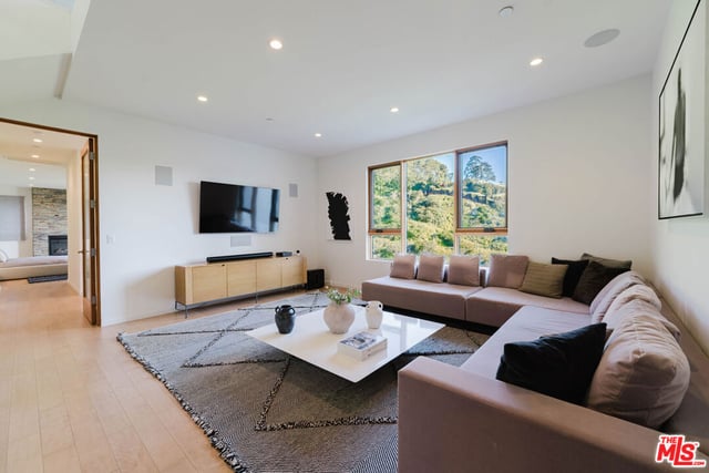 10110 Cielo Drive, Beverly Hills, CA 90210 — photo 12 of 19