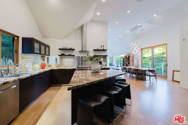 10110 Cielo Drive, Beverly Hills, CA 90210 — photo 8 of 19