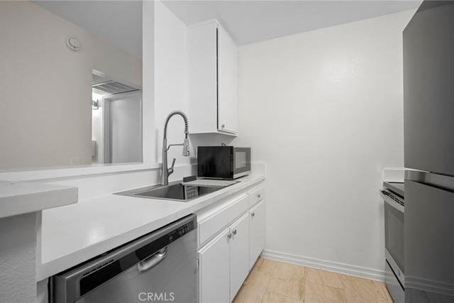 15425 Sherman 107A, Van Nuys, CA 91406 — photo 10 of 24