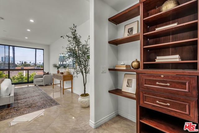125 N GALE Drive 306, Beverly Hills, CA 90211 — photo 8 of 14