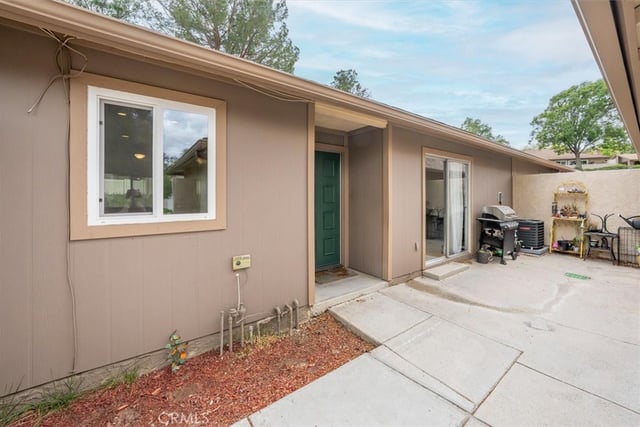 20008 Avenue Of The Oaks, Newhall, CA 91321 — photo 13 of 41