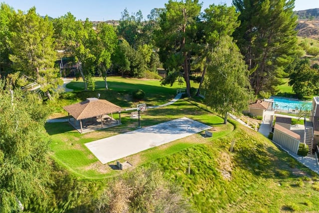 20008 Avenue Of The Oaks, Newhall, CA 91321 — photo 35 of 41