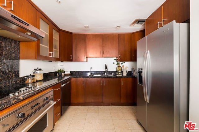 10520 Wilshire Boulevard 303, Los Angeles, CA 90024 — photo 10 of 18