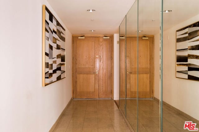 10520 Wilshire Boulevard 303, Los Angeles, CA 90024 — photo 4 of 18