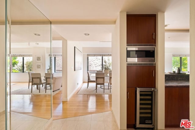 10520 Wilshire Boulevard 303, Los Angeles, CA 90024 — photo 8 of 18