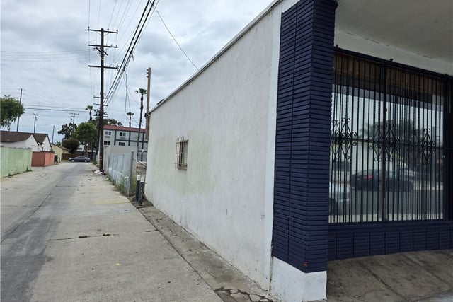 110 E Cambridge, Long Beach, CA 90805 — photo 4 of 8