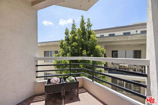 120 S Crescent Drive 104, Beverly Hills, CA 90212 — photo 28 of 46