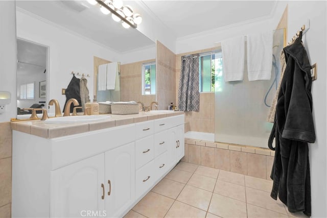 4771 Excelente Drive, Woodland Hills, CA 91364 — photo 15 of 40