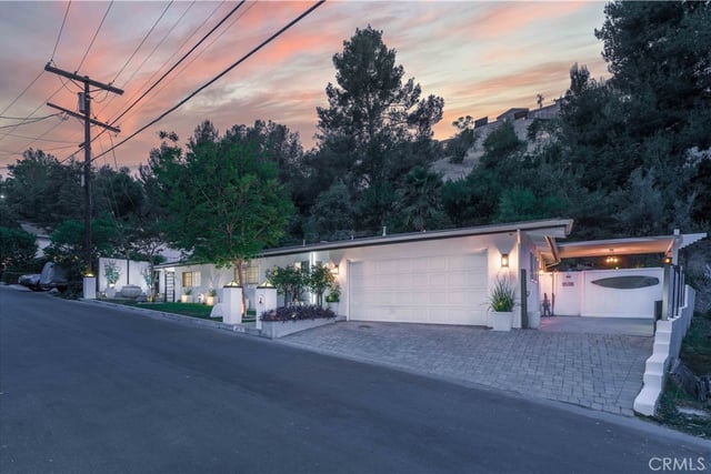 4771 Excelente Drive, Woodland Hills, CA 91364 — photo 2 of 40