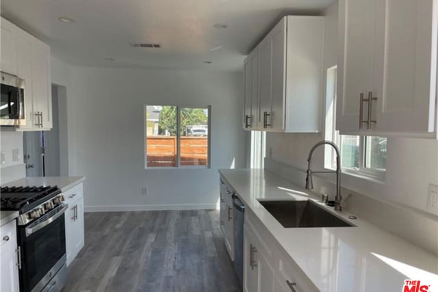 328 W Elm Street, Compton, CA 90220 — photo 6 of 12