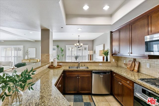 11115 Acama Street 107, Studio City, CA 91602 — photo 15 of 35
