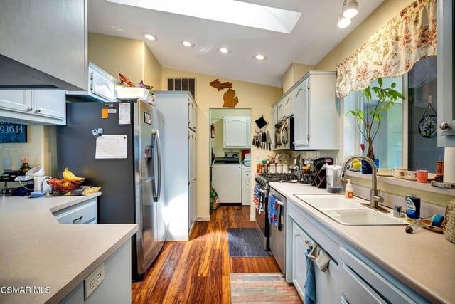 11401 Topanga Canyon Boulevard 8, Chatsworth, CA 91311 — photo 9 of 24