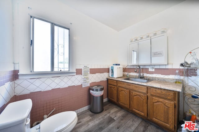 2308 11th Avenue, Los Angeles, CA 90018 — photo 13 of 23