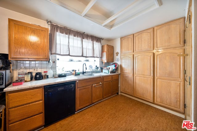 2308 11th Avenue, Los Angeles, CA 90018 — photo 16 of 23