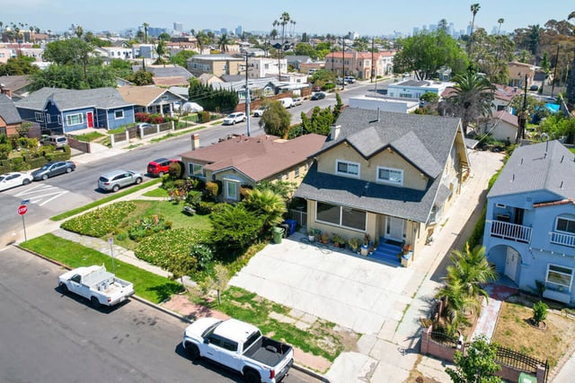 2308 11th Avenue, Los Angeles, CA 90018 — photo 4 of 23