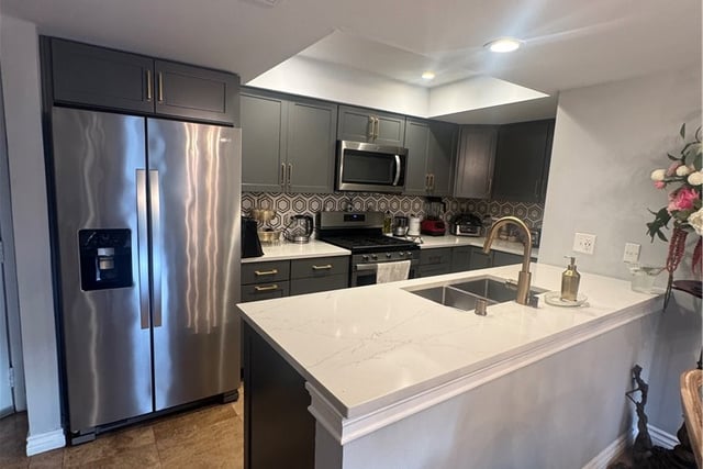 2700 Cahuenga Boulevard E 4223, Los Angeles, CA 90068 — photo 14 of 30