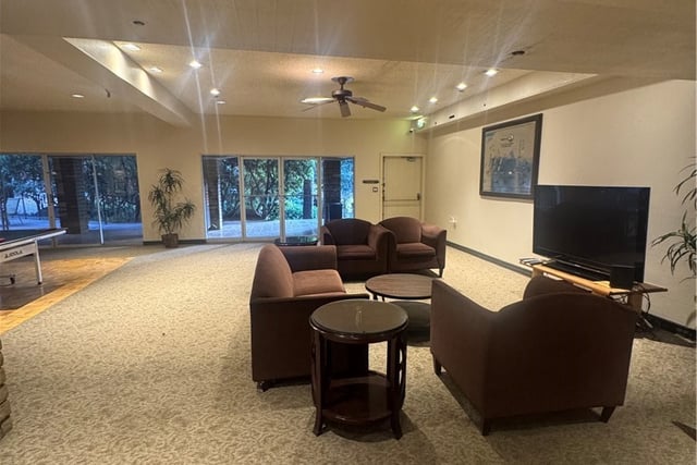 2700 Cahuenga Boulevard E 4223, Los Angeles, CA 90068 — photo 20 of 30