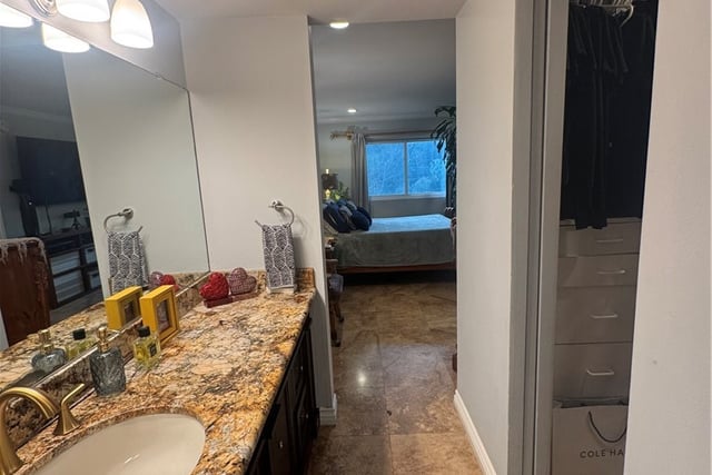 2700 Cahuenga Boulevard E 4223, Los Angeles, CA 90068 — photo 7 of 30