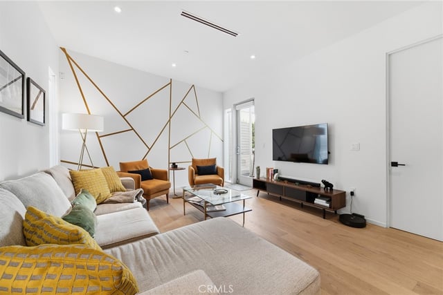 1030 N Kings Road 405, West Hollywood, CA 90069 — photo 3 of 26