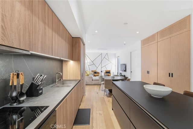 1030 N Kings Road 405, West Hollywood, CA 90069 — photo 7 of 26