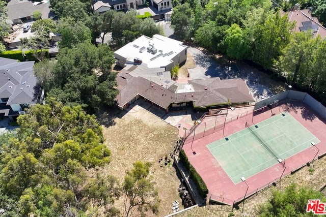 16145 High Valley Place, Encino, CA 91436 — photo 3 of 10