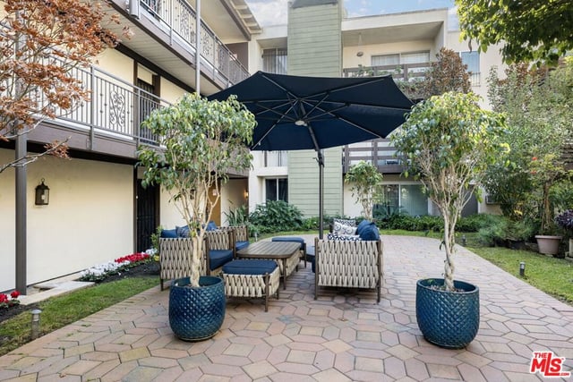 525 S Ardmore Avenue 222, Los Angeles, CA 90020 — photo 3 of 4
