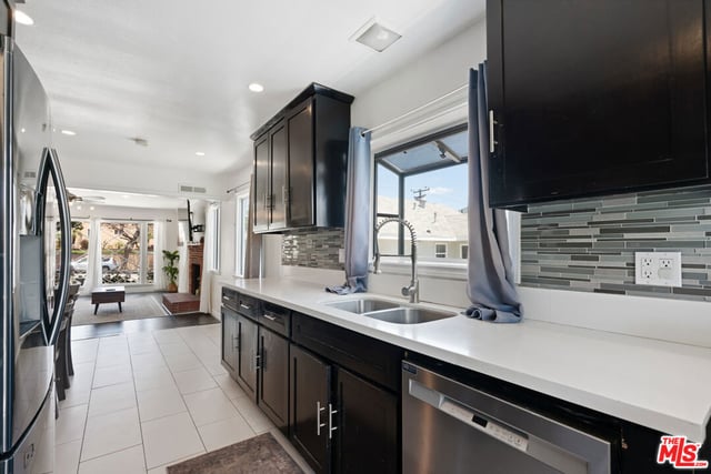 328 E Plymouth Street, Inglewood, CA 90302 — photo 10 of 30