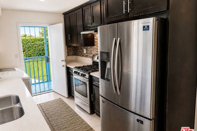 328 E Plymouth Street, Inglewood, CA 90302 — photo 9 of 30