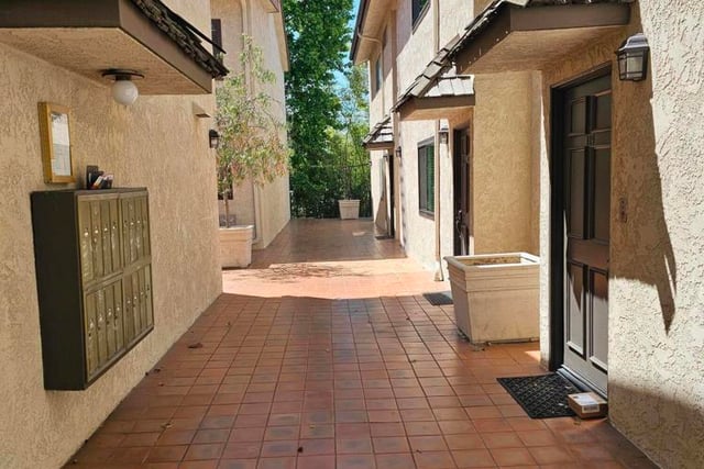 12330 Magnolia Boulevard 106, Valley Village, CA 91607 — photo 4 of 47