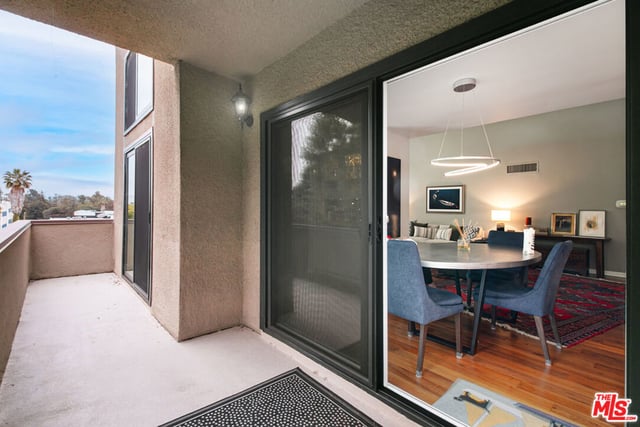 2332 Fox Hills Drive 305, Los Angeles, CA 90064 — photo 27 of 39